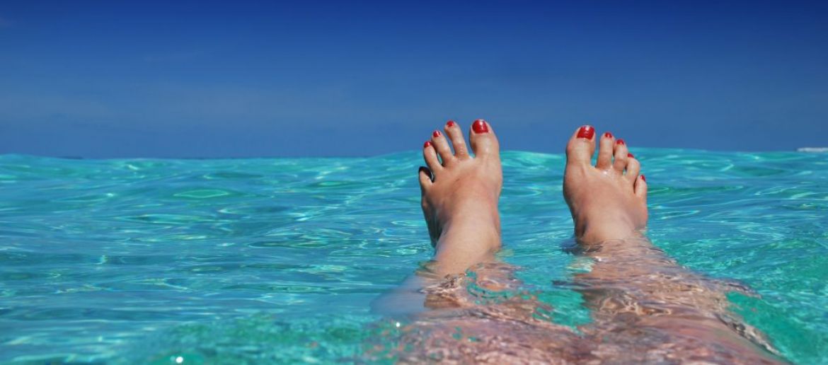 CARE TIPS FOR FEET IN SUMMER