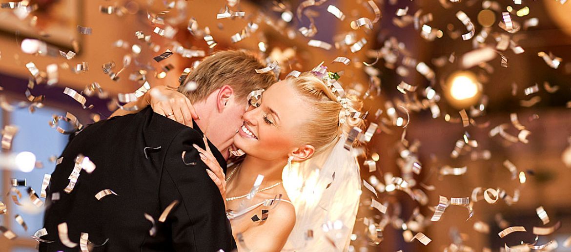 How to Choose Confetti to Match Your Wedding